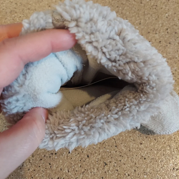 TOBY Baby gray fuzzy Winter Hat and mittens Set Soft Cozy Set 0-6 months - Picture 3 of 4